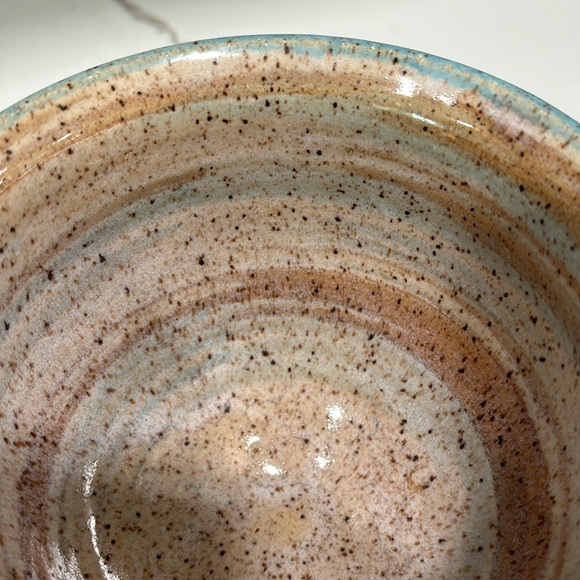 Wizard Of Clay Speckled Round Bowl/Pot With Ruffled Edge Design - Picture 5 of 8